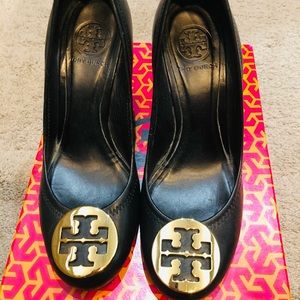 Tory Burch Black Gold Sophie Wedge Size 7